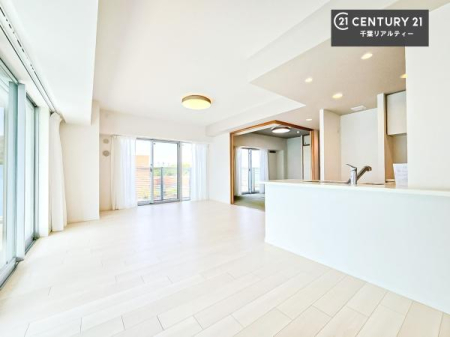 ���r���O �S�n�ǂ����r���O�͉Ƒ������R�ƏW�܂�܂��B�Ƒ��c�R�̎��Ԃ����������ł��B���Ƒ��ƁA����w�[���������Ԃ��߂��������ł��ˁB