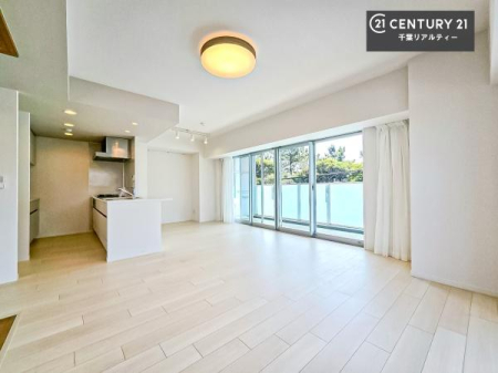 ���r���O �傫�ȑ����炽���Ղ�̗z���������閾�邢���r���O�B�J�����̂��郊�r���O�ŉƑ��c���̂��났�̎��Ԃ��߂����܂��I