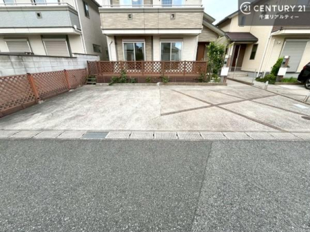 ���ԏ� �������Ƃ������ԃX�y�[�X�Ȃ̂ł��Ԃ̉^�]�����ȕ������S���ĎԌɓ��ꂪ�ł��܂��B���]�Ԃ�u���X�y�[�X���������肠��̂ň��S�ł���