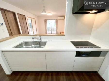 �L�b�`�� ��Ƃ肠�钲���X�y�[�X�ō�Ƃ����₷�����K�ȃL�b�`���ł��I
���q�l�ƈꏏ�ɂ��َq������y���߂�L�X�X�y�[�X�ł��B�y�����������ԂɂȂ肻���ł��ˁI