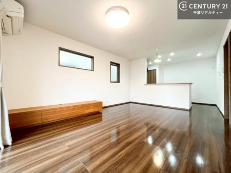 ���r���O �S�n�ǂ����r���O�͉Ƒ������R�ƏW�܂�܂��B�Ƒ��c�R�̎��Ԃ����������ł��B���Ƒ��ƁA����w�[���������Ԃ��߂��������ł��ˁB���邭�J���I�ȋ�Ԃł��B