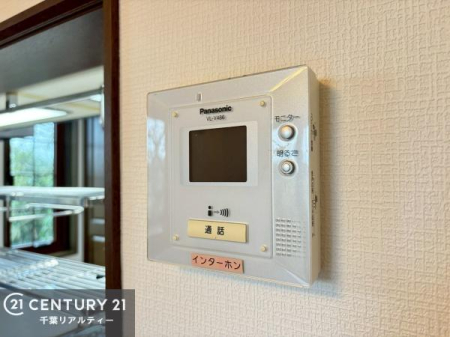 ���̑����� TV���j�^�[�t���C���^�[�z��������A�K��҂��f���Ŋm�F���Ă���Ή��ł��邽�߁A�h�Ɩʂ����S�ł��B���q�l�̂�����Ԏ��ɂ��S�����A���Ƒ��̈��S�E���S�ȕ�炵���T�|�[�g���܂��B