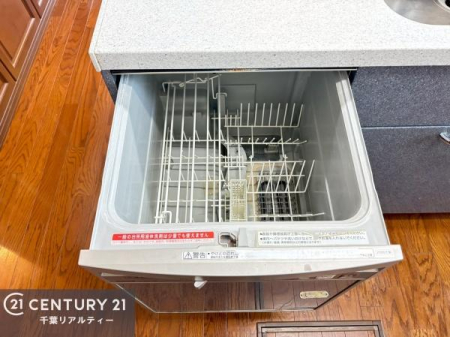 �L�b�`�� �H��@�t���̃L�b�`���ł��I�Z���������r��h�~�Ƃ��đ�ϊ��􂷂�֗��Ȏd�l�ł��I�r���g�C���Ȃ̂ŃL�b�`���̏ꏊ����炸�����X�y�[�X���L���g�����Ƃ��o���܂��I