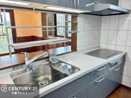 �L�b�`�� ��l�C�̑Ζʎ��V�X�e���L�b�`�����̗p���Ă��܂��I���Ƒ��̃R�~���j�P�[�V���������R�Ƒ�����݌v�ł��B
���q�l�ɂ��ڂ��͂��̂Ŋ������ł��ˁI�L�X�g���ĉ��K�ō�Ƃ��i�݂܂��B