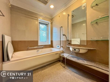 ���� �������������l�̕��͋C�̃o�X���[���́A�����o�Ă��ăo�X�^�C�����[���I
���d���撣���Ă��邲�J���ɂ��D�݂̓����̓����܂����āA�y����ł݂Ă͂������ł��傤���H