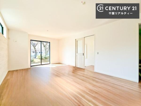 ���r���O �傫�ȑ����炽���Ղ�̗z���������閾�邢���r���O�B�J�����̂��郊�r���O�ŉƑ��c���̂��났�̎��Ԃ��߂����܂��I