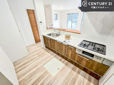 �L�b�`�� ��Ƃ肠�钲���X�y�[�X�ō�Ƃ����₷�����K�ȃL�b�`���ł��I
���q�l�ƈꏏ�ɂ��َq������y���߂�L�X�X�y�[�X�ł��B�y�����������ԂɂȂ肻���ł��ˁI