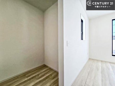 ���[ �E�H�[�N�C���N���[�[�b�g�t���ł��B��������̂��m���Ȃǂ����[���Ă��������ł��ˁI���ɂ���@�������ȂǋG�ߕ��̑傫�ȉƓd�����[�ł��܂��I