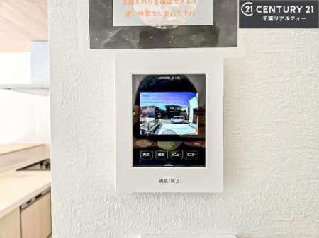 ���̑����� TV���j�^�[�t���C���^�[�z��������A�K��҂��f���Ŋm�F���Ă���Ή��ł��邽�߁A�h�Ɩʂ����S�ł��B���q�l�̂�����Ԏ��ɂ��S�����A���Ƒ��̈��S�E���S�ȕ�炵���T�|�[�g���܂��B