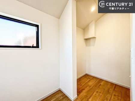 ���[ �E�H�[�N�C���N���[�[�b�g�t���ł��B��������̂��m���Ȃǂ����[���Ă��������ł��ˁI���ɂ���@�������ȂǋG�ߕ��̑傫�ȉƓd�����[�ł��܂��I