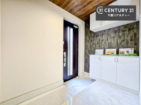 ���� �V���[�Y�{�b�N�X�t���B���ւ��Еt�����|�������₷���ł��I
�X�b�L���������ւŌ˂��J�����u�ԁA�������̂���S�n������Ԃ��o�}���Ă���܂��B