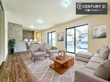 ���r���O �Ƌ��CG�p�[�X�ł��B�J�����̂���L�XLDK�I�\�t�@�[��_�C�j���O�e�[�u����u���Ă������ɂȂ�Ȃ��̂ŉ��K�ɉ߂����܂��I�R�~���j�P�[�V���������₷�����r���O�ł��I