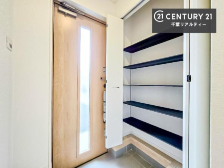 ���� �V���[�Y�{�b�N�X�t���B���ւ��Еt�����|�������₷���ł��I
�X�b�L���������ւŌ˂��J�����u�ԁA�������̂���S�n������Ԃ��o�}���Ă���܂��B