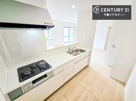 �L�b�`�� ��Ƃ肠�钲���X�y�[�X�ō�Ƃ����₷�����K�ȃL�b�`���ł��I
���q�l�ƈꏏ�ɂ��َq������y���߂�L�X�X�y�[�X�ł��B�y�����������ԂɂȂ肻���ł��ˁI