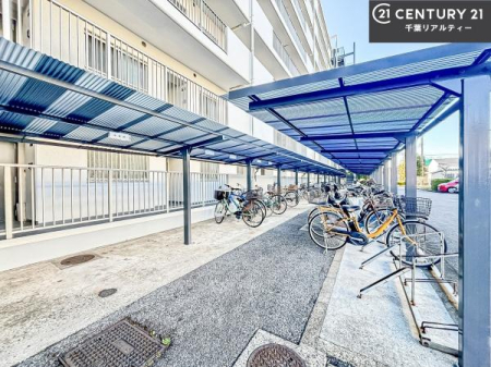 ���̑����p�� ���֏ꊮ���ŁA���q���܂̎��]�Ԃ�ʋΗp�̎��]�Ԃ����S���Ēu���܂��B���Ƒ��ɂ����ꂵ���֗��Ȑݔ��ł��B