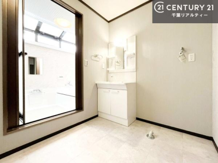 ���ʑ�E���ʏ� �g�Ȃ�𐮂�����ʏ��́A���������厖�ł��I������̐������̂��镵�͋C�����o�I�C�����悭���g�����������܂��B�L�X�����X�y�[�X���������ł��ˁI
