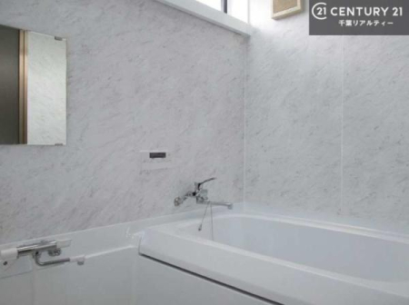 ���� ������Ƃ����������̂���o�X���[���I���K�ȃo�X�^�C��������܂��I
1���̔�����������Ɩ����Ă����f�G�ȃ����N�[�[�V������ԂɂȂ肻���ł��ˁB