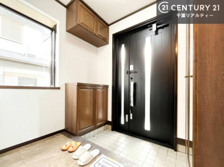 ���� �V���[�Y�{�b�N�X�t���B���ւ��Еt�����|�������₷���ł��I
�X�b�L���������ւŌ˂��J�����u�ԁA�������̂���S�n������Ԃ��o�}���Ă���܂��B