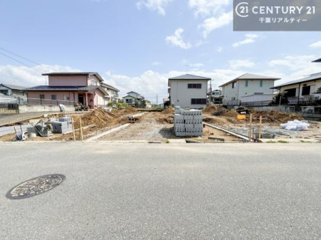 �O�ʓ��H�܂ތ��n�ʐ^ �S�䂭�܂Ō��n����������������悤�A�����ē��̂��p�ӂ������Ă���܂��B���C�y�ɂ��₢���킹�̏�A���z�̕�炵�ւ̈�������i�߂��������I