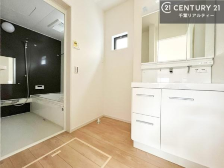 ���ʑ�E���ʏ� �O�ʋ��d�l�̐��ʏ��́A�g�����Ȃ݂����₷������I���͎��[�ɂȂ��Ă��܂��B�h���C���[�₨���ϓ����Еt������̂Ő��ʑ������X�b�L���ƌ����邱�Ƃ��o���܂��I�i�{�H��j