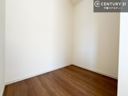 ���[ �E�H�[�N�C���N���[�[�b�g�t���ł��B��������̂��m���Ȃǂ����[���Ă��������ł��ˁI���ɂ���@�������ȂǋG�ߕ��̑傫�ȉƓd�����[�ł��܂��B�i�{�H��j