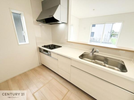 ���d�l�ʐ^(�L�b�`���j ��l�C�̑Ζʎ��V�X�e���L�b�`�����̗p���Ă��܂��I���Ƒ��̃R�~���j�P�[�V���������R�Ƒ�����݌v�ł��B
���q�l�ɂ��ڂ��͂��̂Ŋ������ł��ˁI�L�X�g���ĉ��K�ɍ�Ƃ��i�݂܂��B