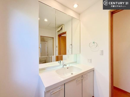 ���ʑ�E���ʏ� �g�Ȃ�𐮂�����ʏ��́A���������厖�ł��I������̐������̂��镵�͋C�����o�I�C�����悭���g�����������܂��B�L�X�����X�y�[�X���������ł��ˁI
