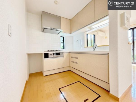 �L�b�`�� �k���^�L�b�`���I���[�N�g���C�A���O�����Z���݌v����Ă��邱�Ƃɂ��A�����`����t���܂ł̈�A�̍�Ƃ������悭�s�����Ƃ��ł��܂��B