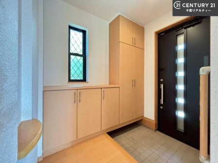 ���� �V���[�Y�{�b�N�X�t���Ȃ̂ŁA���ւ��Еt�����|�������₷���ł��I
�X�b�L���������ւŌ˂��J�����u�ԁA�������̂���S�n������Ԃ��o�}���Ă���܂��B
