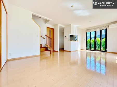 ���r���O �S�n�ǂ����r���O�͉Ƒ������R�ƏW�܂�܂��B�Ƒ��c�R�̎��Ԃ����������ł��B���Ƒ��ƁA����w�[���������Ԃ��߂��������ł��ˁB���邭�J���I�ȋ�Ԃł��B