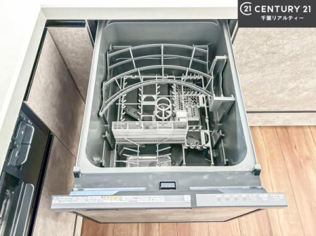 �L�b�`�� �H��@�t���̃L�b�`���ł��I�Z���������r��h�~�Ƃ��đ�ϊ��􂷂�֗��Ȏd�l�ł��I�r���g�C���Ȃ̂ŃL�b�`���̏ꏊ����炸�����X�y�[�X���L���g�����Ƃ��o���܂��I