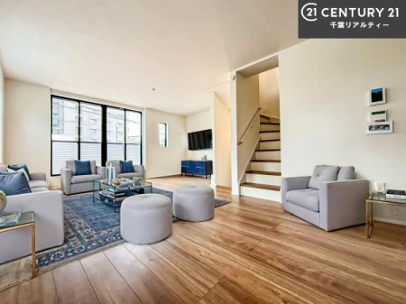 ���r���O �Ƌ��CG�p�[�X�ł��B�J�����̂���L�XLDK�I�\�t�@�[��_�C�j���O�e�[�u����u���Ă������ɂȂ�Ȃ��̂ŉ��K�ɉ߂����܂��I�R�~���j�P�[�V���������₷�����r���O�ł��I