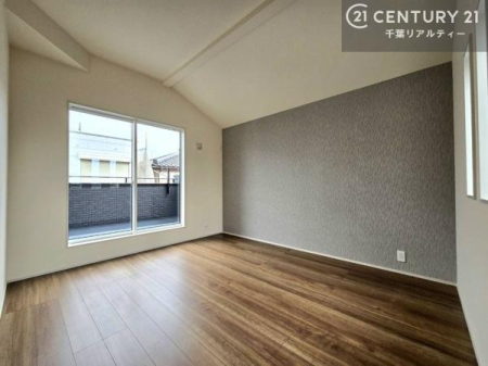 �Q�� �o���R�j�[�ɖʂ����m���́A���炩�Ȓ������������ސS�n�悢��ԁB�u�₩�Ȍ��ɕ�܂�ċC�����悭�ڊo�߂��邽�߁A�Q���ɍœK�Ȃ������ł��B���̊��C�₨�z�c���������K�ɍs���܂��B