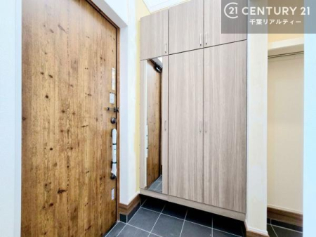 ���� �V���[�Y�{�b�N�X�t���B���ւ��Еt�����|�������₷���ł��I
�X�b�L���������ւŌ˂��J�����u�ԁA�������̂���S�n������Ԃ��o�}���Ă���܂��B