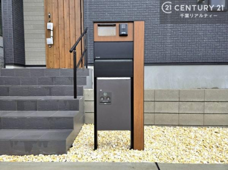 ���̑����n ��z�{�b�N�X���������Ă��邽�߁A�s�ݎ��ł��ו��̎󂯎�肪�\�B
�Ĕz�B�̎�Ԃ��Ȃ��A�Z���������ł��X�g���X�Ȃ����p�ł��܂��B