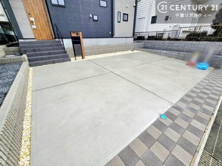 ���ԏ� ����3�䒓�ԉ\�Ȃ�Ƃ�̃J�[�X�y�[�X�B���Ƒ����ꂼ��̂��Ԃ͂������A���q���ɂ����S���Ă��g������������J���I�Ȓ��ԋ�Ԃł��B