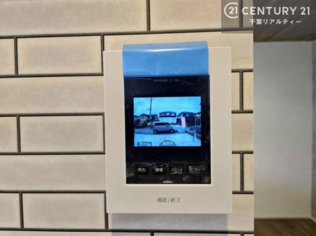 ���̑����� TV���j�^�[�t���C���^�[�z��������A�K��҂��f���Ŋm�F���Ă���Ή��ł��邽�߁A�h�Ɩʂ����S�ł��B���q�l�̂�����Ԏ��ɂ��S�����A���Ƒ��̈��S�E���S�ȕ�炵���T�|�[�g���܂��B