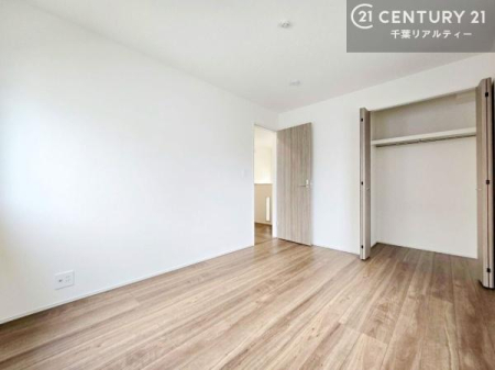 �m�� �S�����Ɏ��[�X�y�[�X����������m�ۂ����A�g������̗ǂ��Z�܂��B�e���������ƂɈߗނ���p�i����������Ɛ����ł��邽�߁A��������}������������Ԃ�ۂĂ܂��B