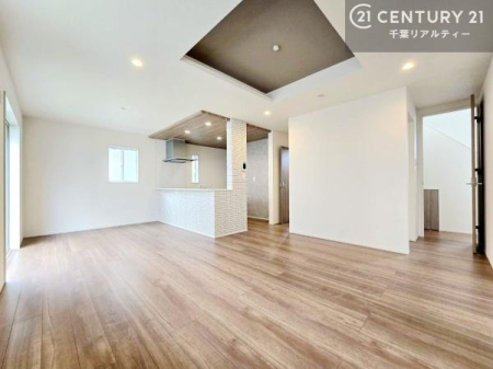 ���r���O ��؂ȉƑ����W�܂邩�炱��LDK�ɂ͂�����肽���B
�q�����������C�ɏ΂��Ȃ��瑖�����Ă���p�����������u�L���Ƃɂ��ėǂ������v�Ǝv���u�Ԃł��B