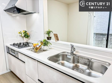 �L�b�`�� ��l�C�̑Ζʎ��V�X�e���L�b�`�����̗p���Ă��܂��I���Ƒ��̃R�~���j�P�[�V���������R�Ƒ�����݌v�ł��B
���q�l�ɂ��ڂ��͂��̂Ŋ������ł��ˁI�L�X�g���ĉ��K�ō�Ƃ��i�݂܂��B