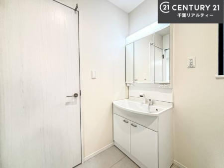 ���ʑ�E���ʏ� �O�ʋ��d�l�̐��ʏ��́A�g�����Ȃ݂����₷������I���͎��[�ɂȂ��Ă��܂��B�h���C���[�₨���ϓ����Еt������̂Ő��ʑ������X�b�L���ƌ����邱�Ƃ��o���܂��I