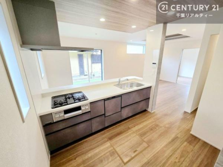 �L�b�`�� ��l�C�̑Ζʎ��V�X�e���L�b�`�����̗p���Ă��܂��I���Ƒ��̃R�~���j�P�[�V���������R�Ƒ�����݌v�ł��B
���q�l�ɂ��ڂ��͂��̂Ŋ������ł��ˁI�L�X�g���ĉ��K�ō�Ƃ��i�݂܂��B