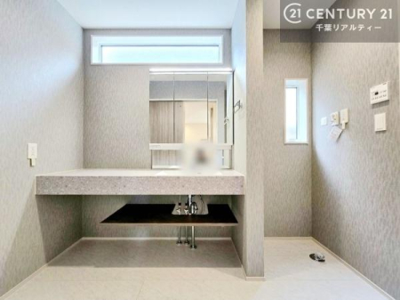 ���ʑ�E���ʏ� �X�^�C���b�V���ȃf�U�C���̐��ʑ���̗p�B�������ꂽ��Ԃ��A���̏�����A���̎��Ԃ����㎿�Ȃ��̂ɉ��o���܂��B