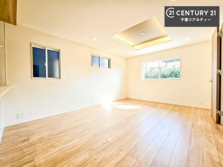 ���r���O ��؂ȉƑ����W�܂邩�炱��LDK�ɂ͂�����肽���B
�q�����������C�ɏ΂��Ȃ��瑖�����Ă���p�����������u�L���Ƃɂ��ėǂ������v�Ǝv���u�Ԃł��B