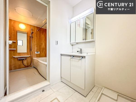 ���ʑ�E���ʏ� �O�ʋ��d�l�̐��ʏ��́A�g�����Ȃ݂����₷������I���͎��[�ɂȂ��Ă��܂��B�h���C���[�₨���ϓ����Еt������̂Ő��ʑ������X�b�L���ƌ����邱�Ƃ��o���܂��I