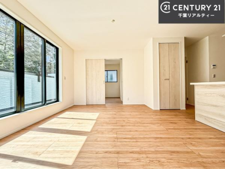 ���r���O �D�����z���܂肪���r���O����ł���ċ��S�n�̗ǂ���Ԃ����o���Ă���܂��I
���났�̎��Ԃ��߂����܂��I