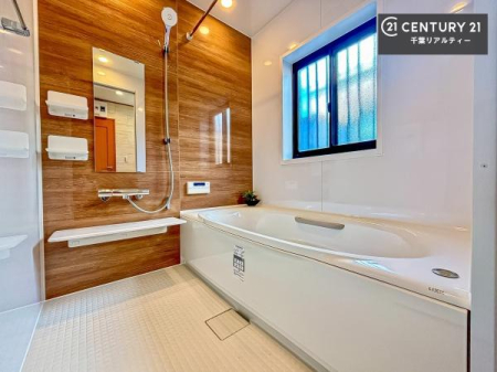 ���� �������������l�̕��͋C�̃o�X���[���́A�����o�Ă��ăo�X�^�C�����[���I
���d���撣���Ă��邲�J���ɂ��D�݂̍���̓����܂����āA�y����ł݂Ă͂������ł��傤���H