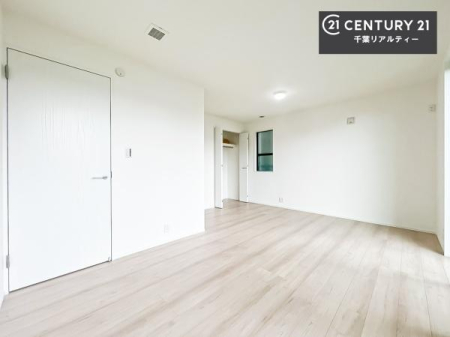 �q������ ���[�X�y�[�X���t���Ă���̂ŁA�}�ȗ��q���ł��U�炩��������������T�b�ƕЂÂ����đ�ϕ֗��ł��I�ǖʂ��L�X���Ă���̂ŁA�׋�����x�b�h�̒u����ɍ���܂���I