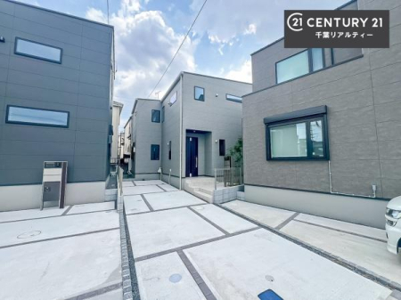 ���ԏ� ���ԃX�y�[�X��2�䕪����܂��I�Z�J���h�J�[�͂������A�o�C�N�⎩�]�ԂȂǂ��u���ꏊ�ɍ���܂���B