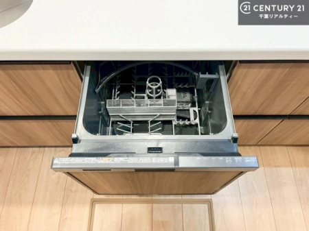 �L�b�`�� �H��@�t���̃L�b�`���ł��I�Z���������r��h�~�Ƃ��đ�ϊ��􂷂�֗��Ȏd�l�ł��I�r���g�C���Ȃ̂ŃL�b�`���̏ꏊ����炸�����X�y�[�X���L���g�����Ƃ��o���܂��I